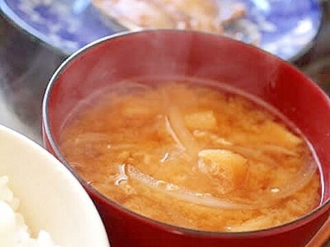 玉ねぎと油揚げの味噌汁＊出汁なし